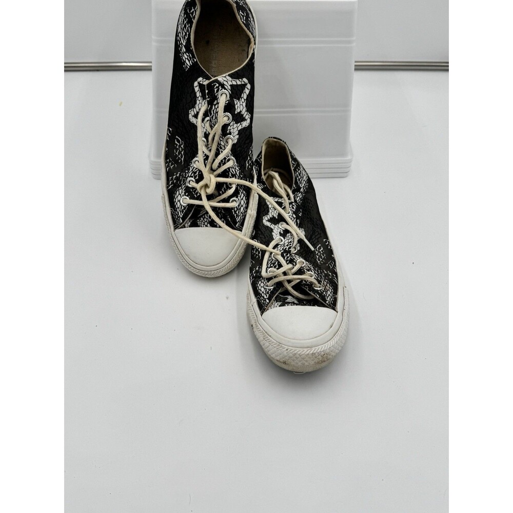 Converse All Star Women’s Gray Low Top Fabric Sneakers Size 8 Snake skin style
